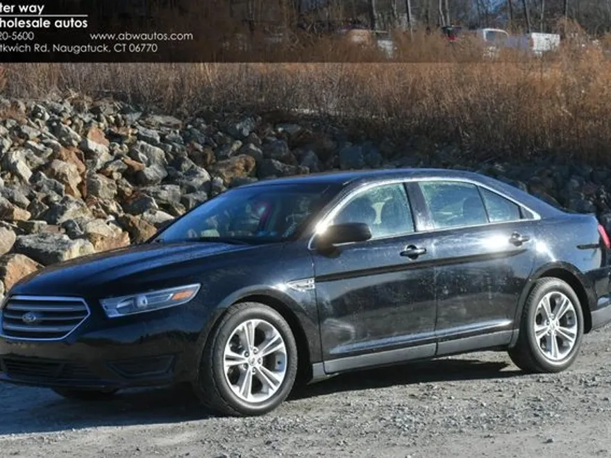 2018 Ford Taurus SE photo 1