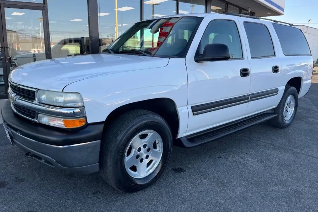 2004 Chevrolet Suburban 1500 LS photo 1