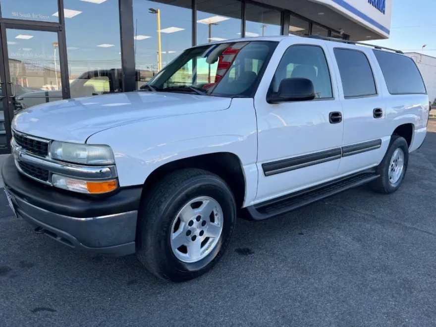 2004 Chevrolet Suburban 1500 LS photo 1
