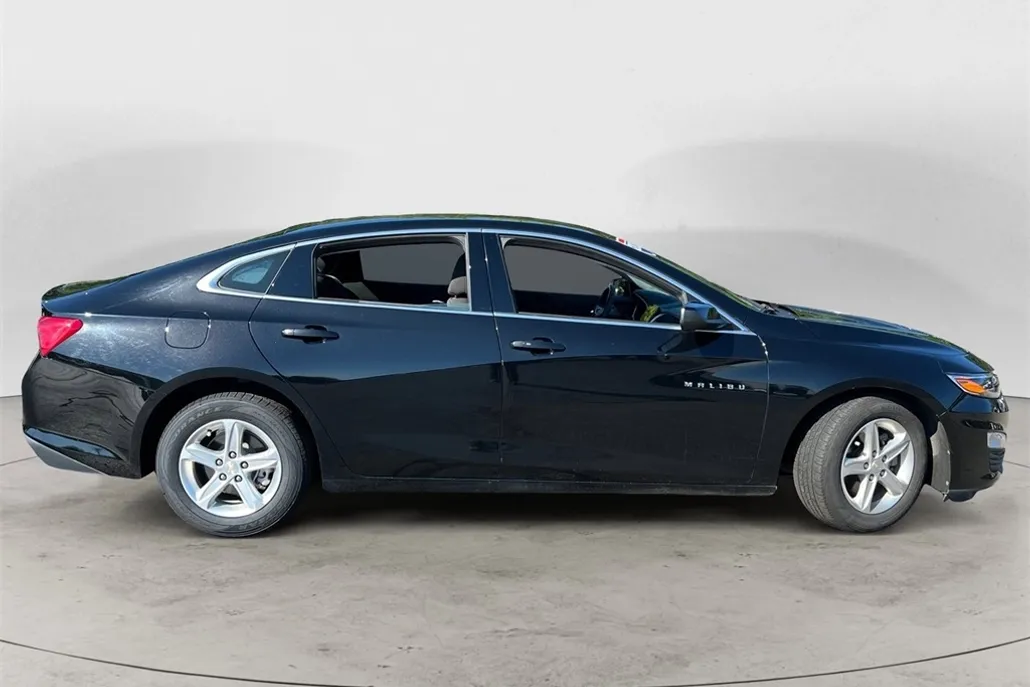 2023 Chevrolet Malibu 1LT photo 1