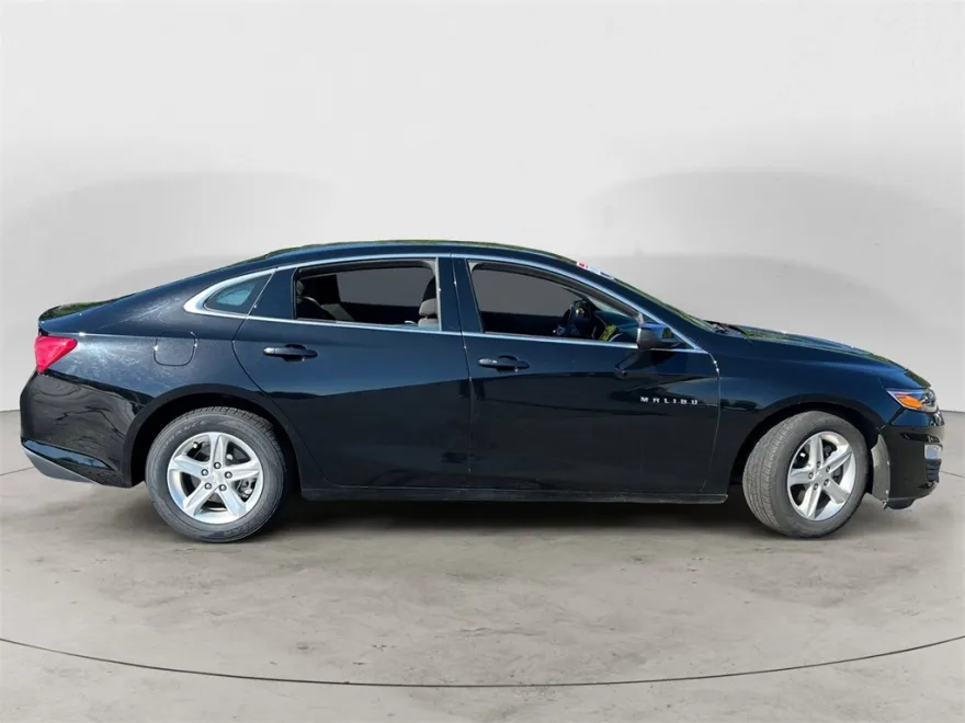 2023 Chevrolet Malibu 1LT photo 1