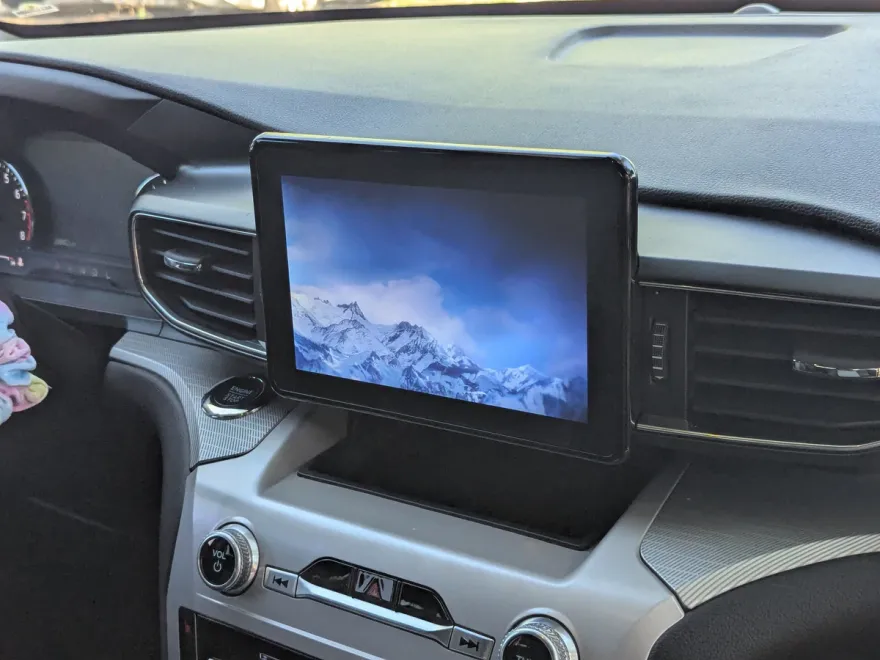 2023 Ford Explorer XLT photo 1