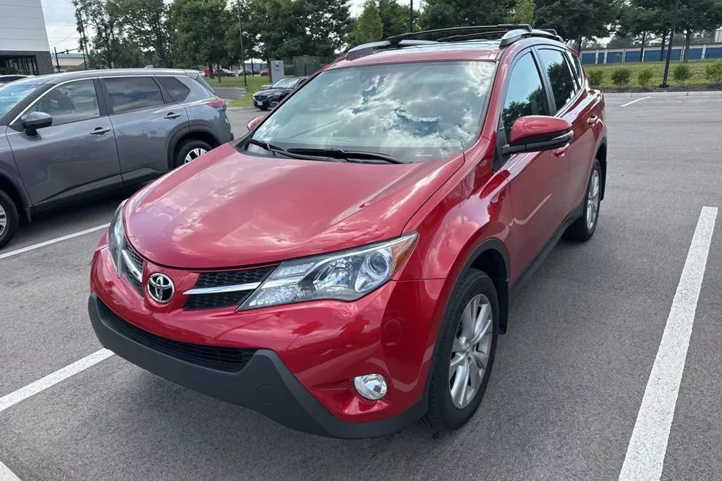 2015 Toyota RAV4 Limited photo 1