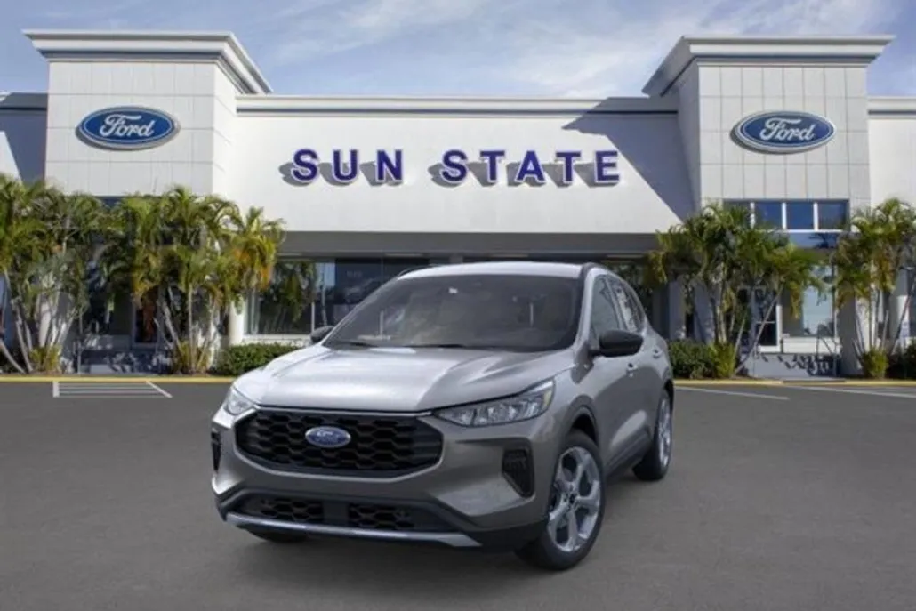 2026 Ford Escape ST-Line photo 1