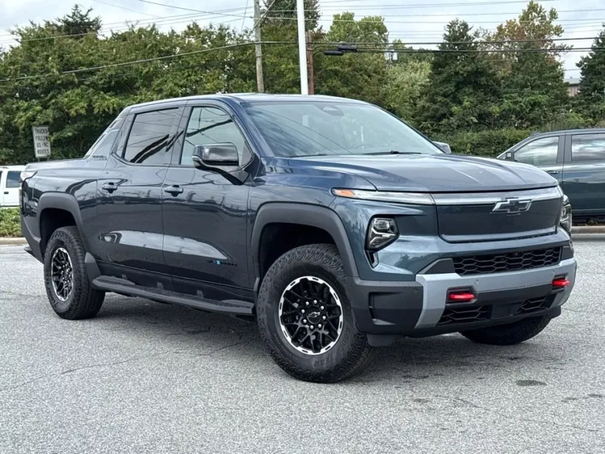 2026 Chevrolet Silverado photo 1