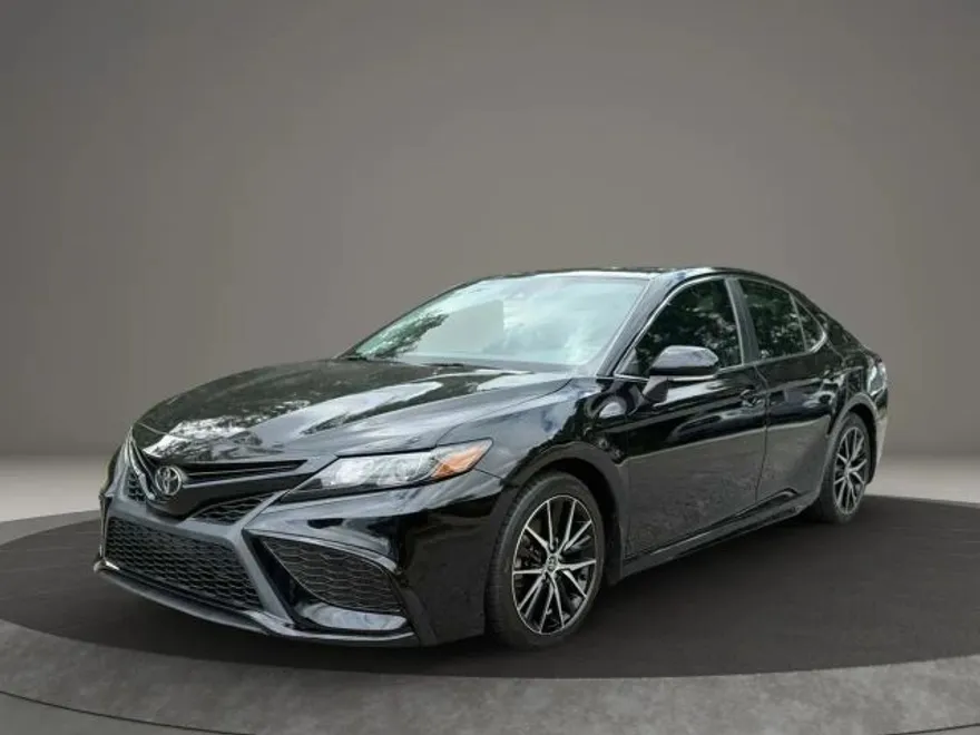 2021 Toyota Camry SE photo 1