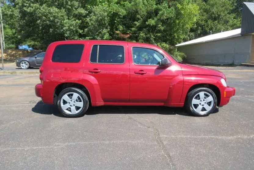 2010 Chevrolet HHR LS photo 1