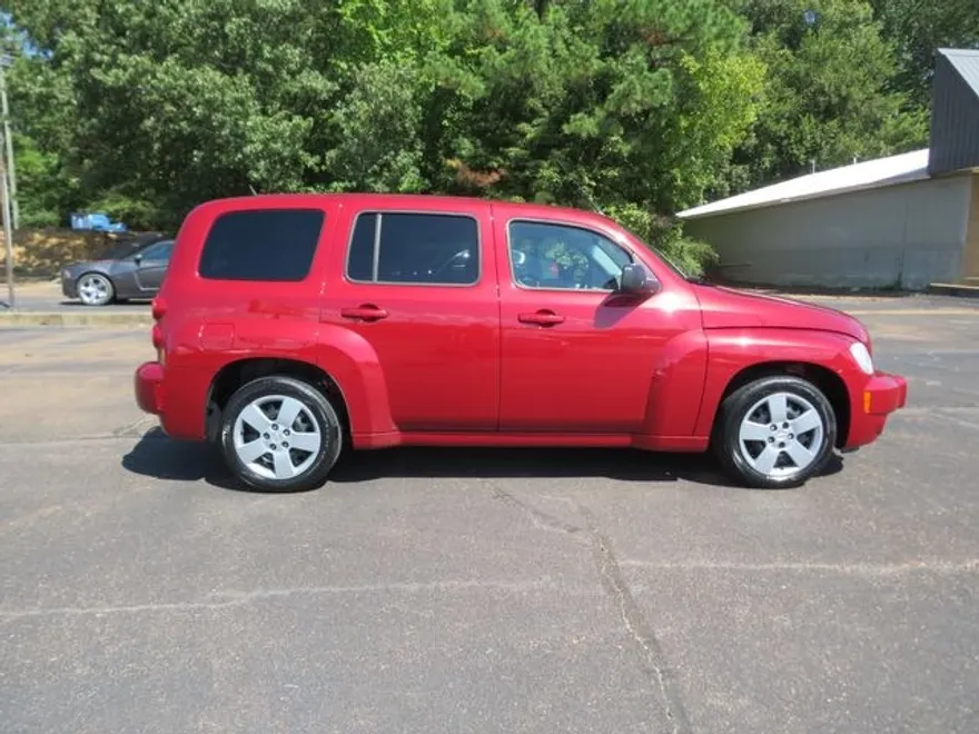 2010 Chevrolet HHR LS photo 1