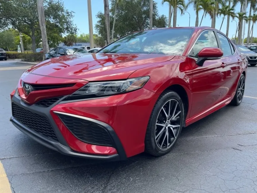 2023 Toyota Camry SE photo 1