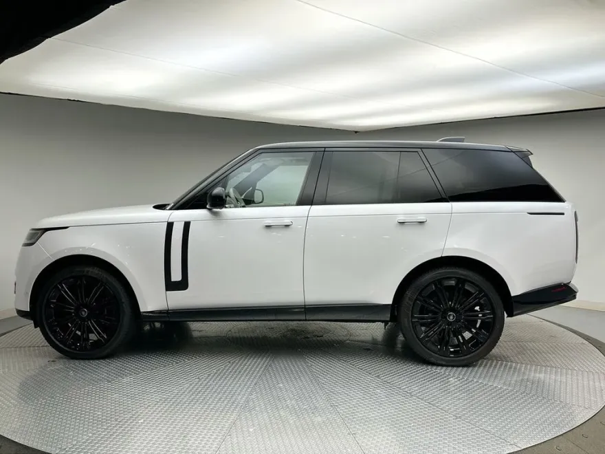 2025 Land Rover Range Rover SE photo 1
