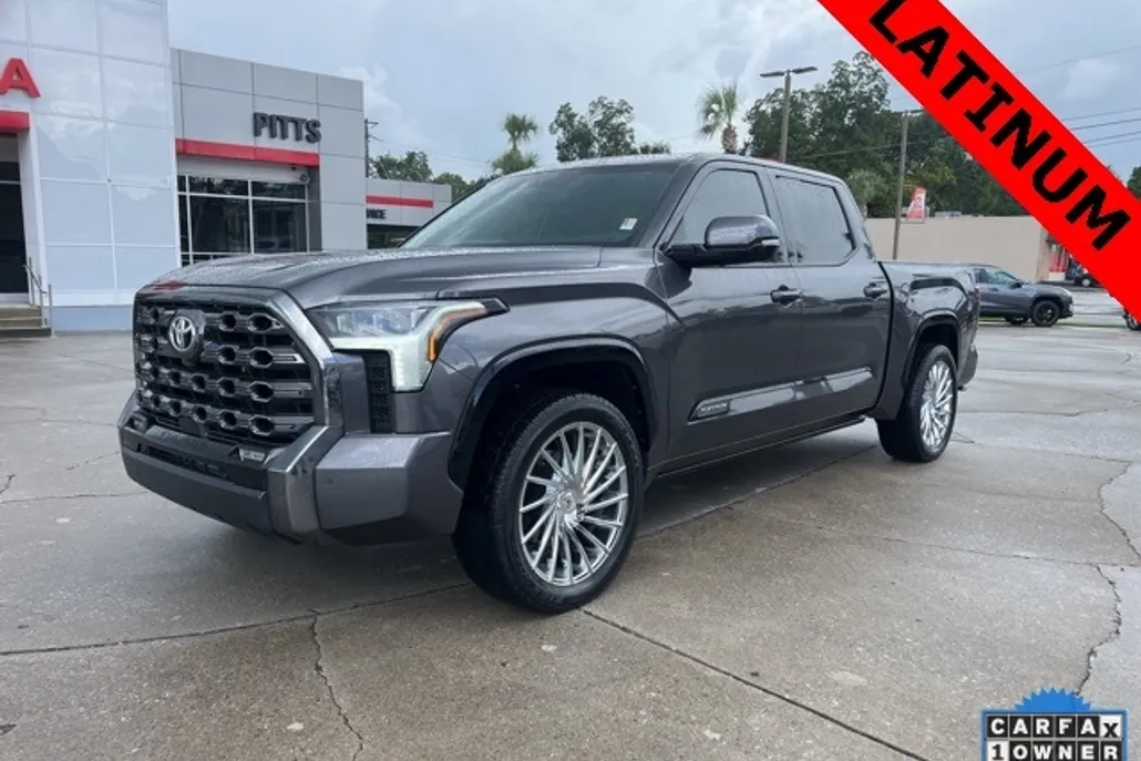 2022 Toyota Tundra Platinum photo 1