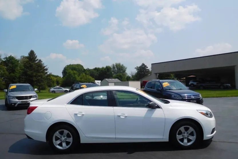 2013 Chevrolet Malibu LS photo 1