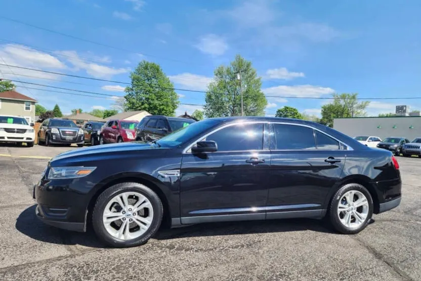 2019 Ford Taurus SEL photo 1