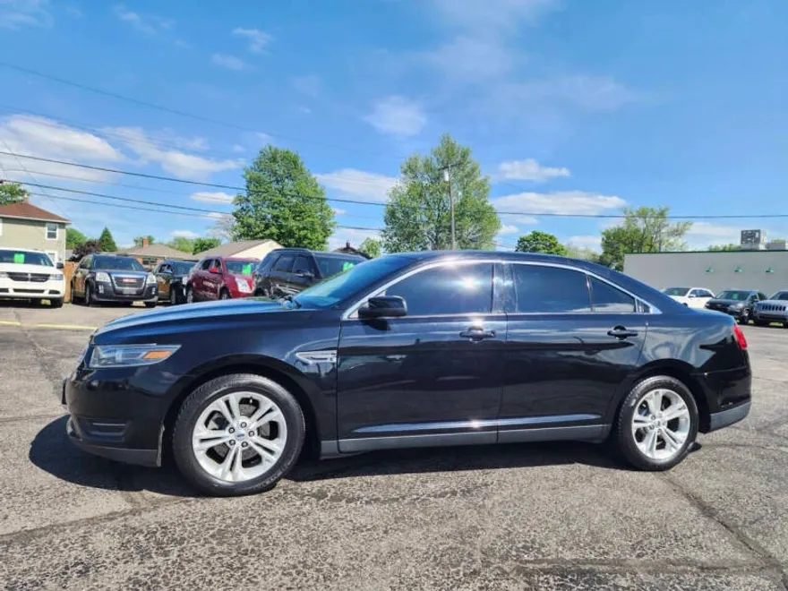 2019 Ford Taurus SEL photo 1