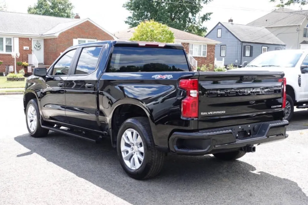2022 Chevrolet Silverado 1500 Custom photo 1