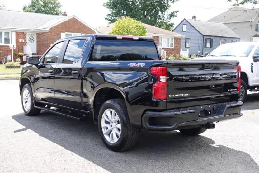 2022 Chevrolet Silverado 1500 Custom photo 1