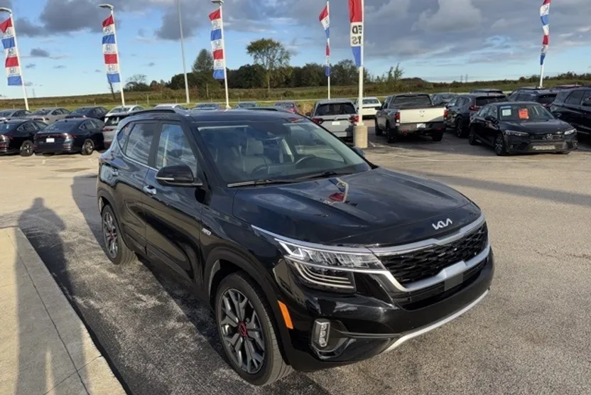 2023 Kia Seltos SX photo 1