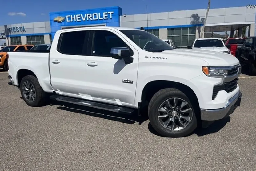 2026 Chevrolet Silverado 1500 LT photo 1