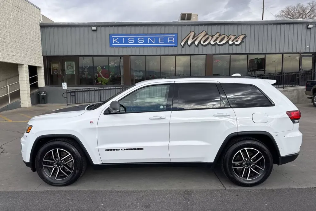 2021 Jeep Grand Cherokee Trailhawk photo 1