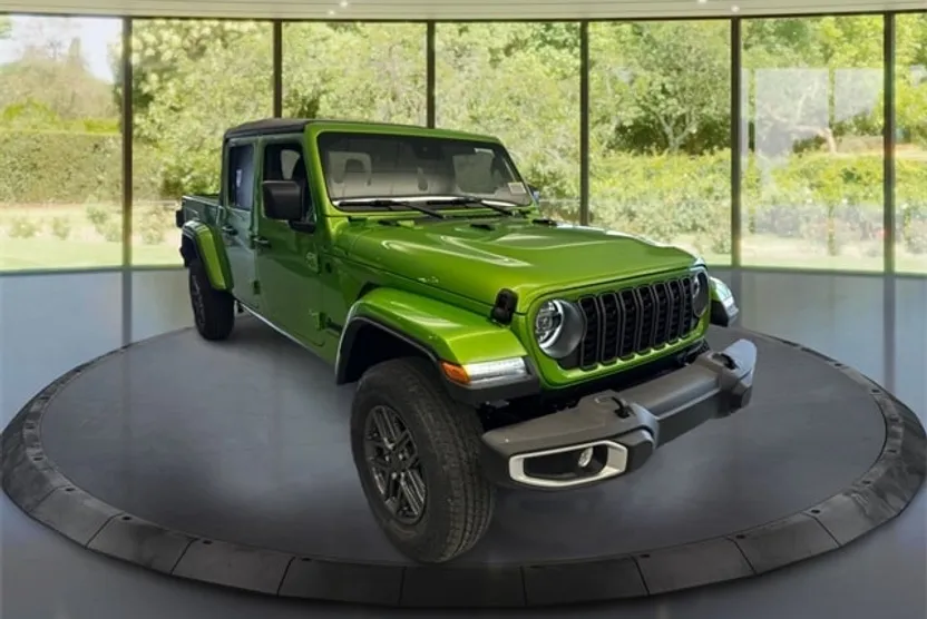 2025 Jeep Gladiator Sport S photo 1
