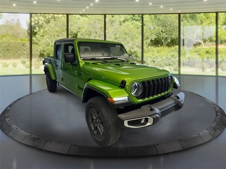 2025 Jeep Gladiator Sport S photo 1