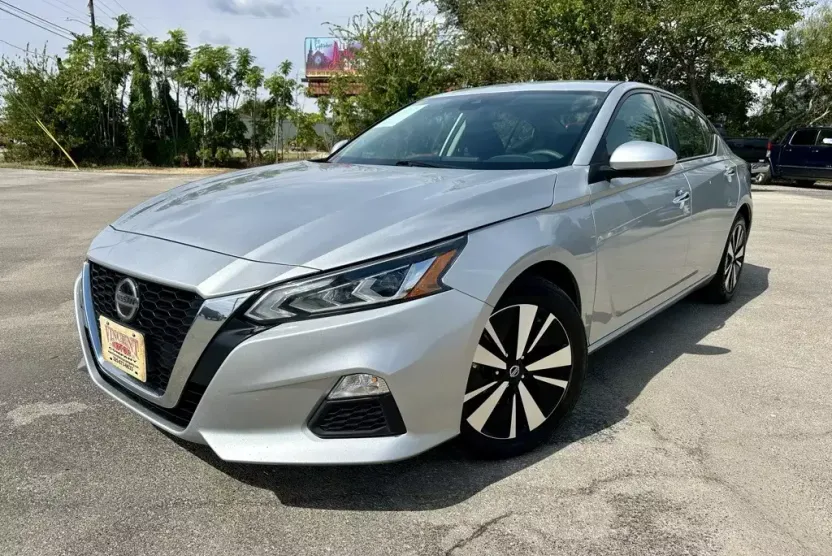 2022 Nissan Altima 2.5 SV photo 1