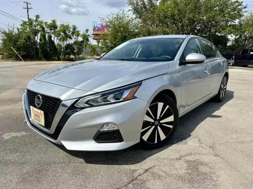 2022 Nissan Altima 2.5 SV photo 1