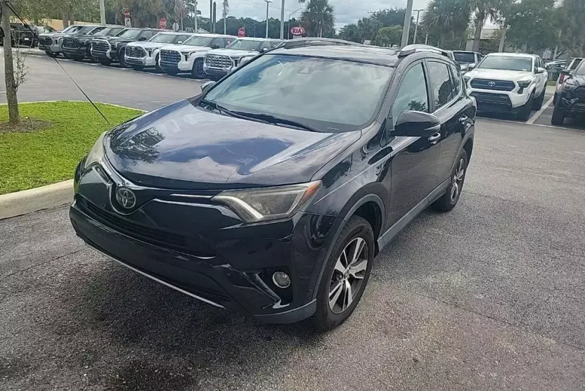 2018 Toyota RAV4 XLE photo 1