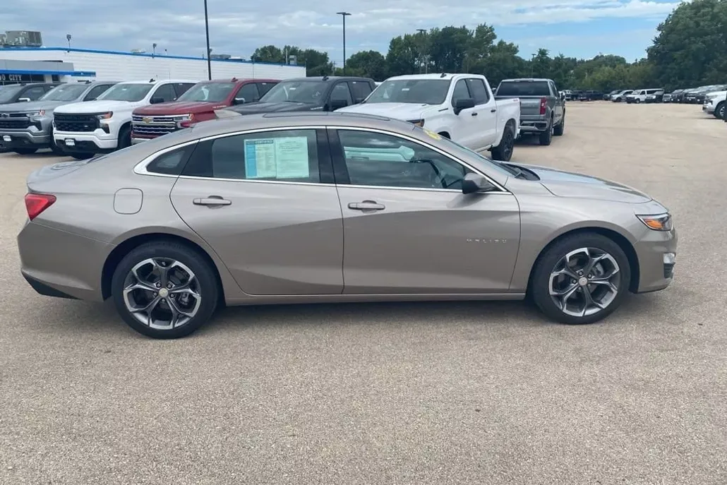 2024 Chevrolet Malibu 1LT photo 1