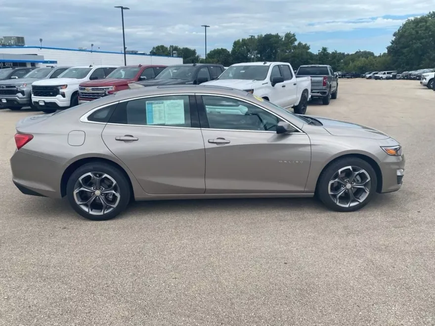 2024 Chevrolet Malibu 1LT photo 1