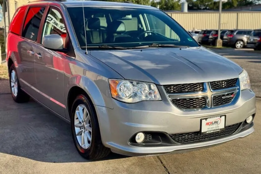 2019 Dodge Grand Caravan SXT photo 1