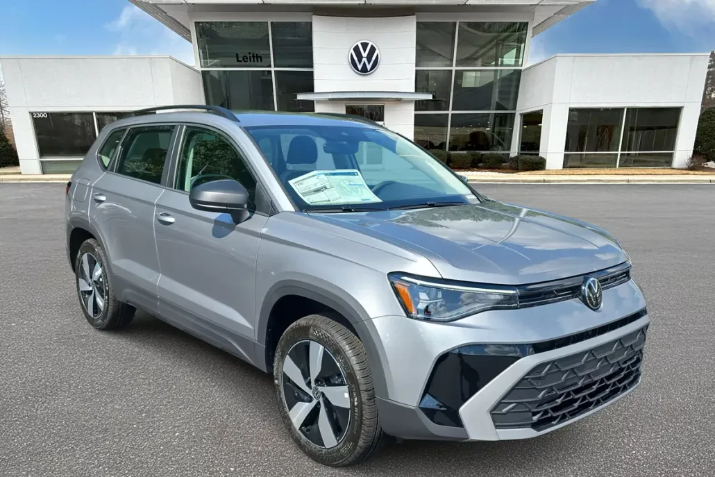 2025 Volkswagen Taos S photo 1