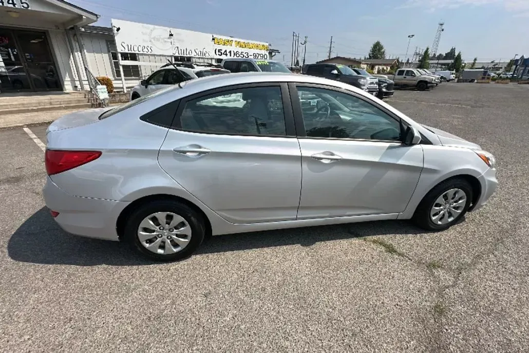 2017 Hyundai Accent Base photo 1