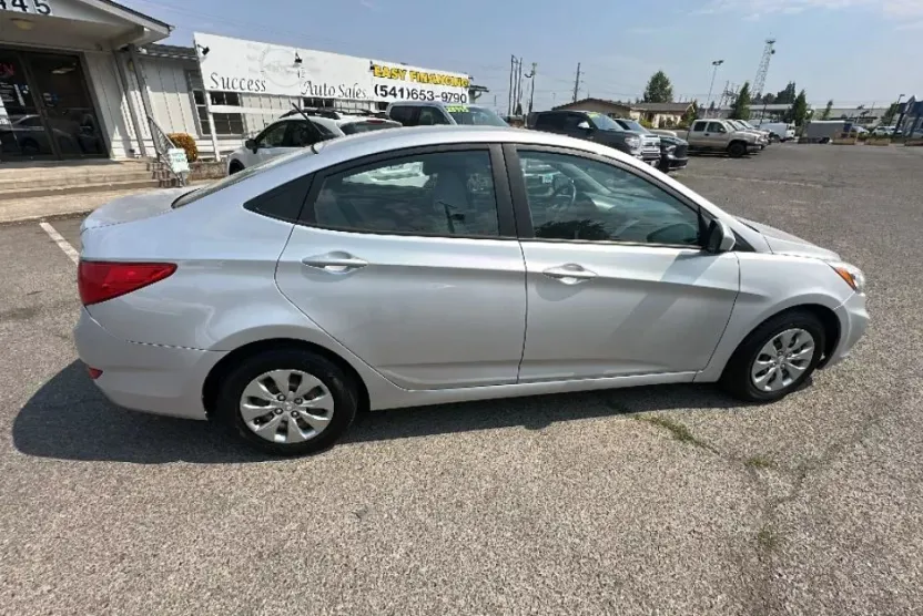 2017 Hyundai Accent Base photo 1