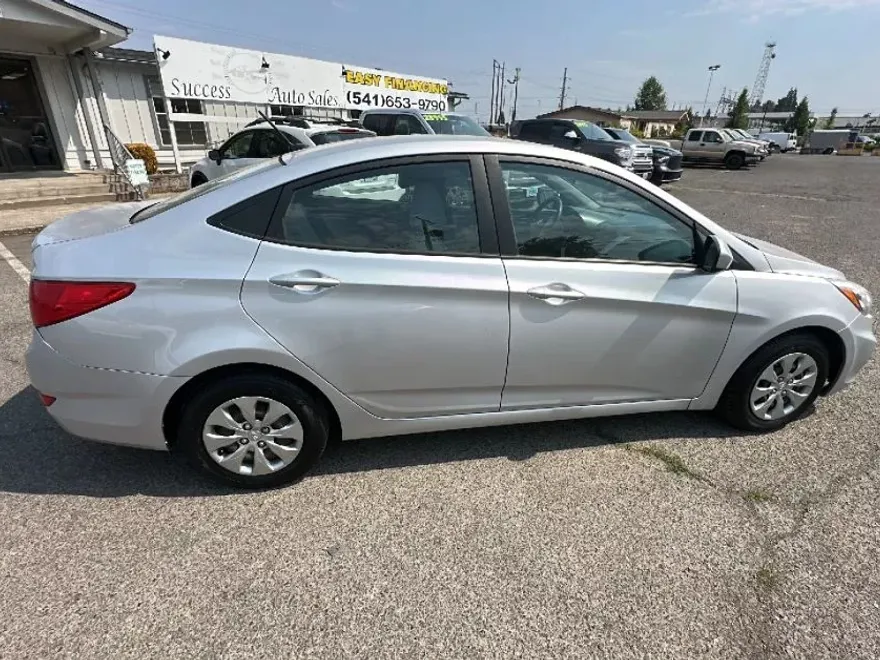 2017 Hyundai Accent Base photo 1