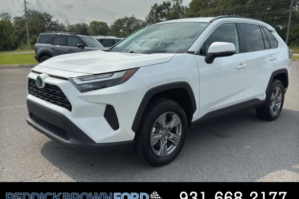 2024 Toyota RAV4 Hybrid XLE photo 1