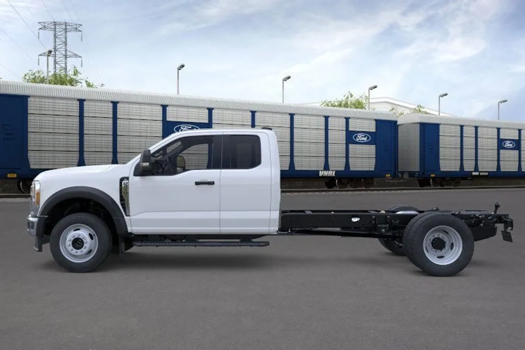 2025 Ford F-450 XL photo 1
