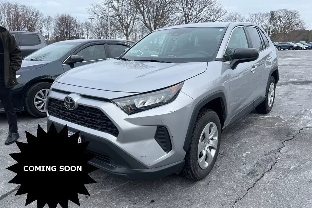 2022 Toyota RAV4 LE photo 1