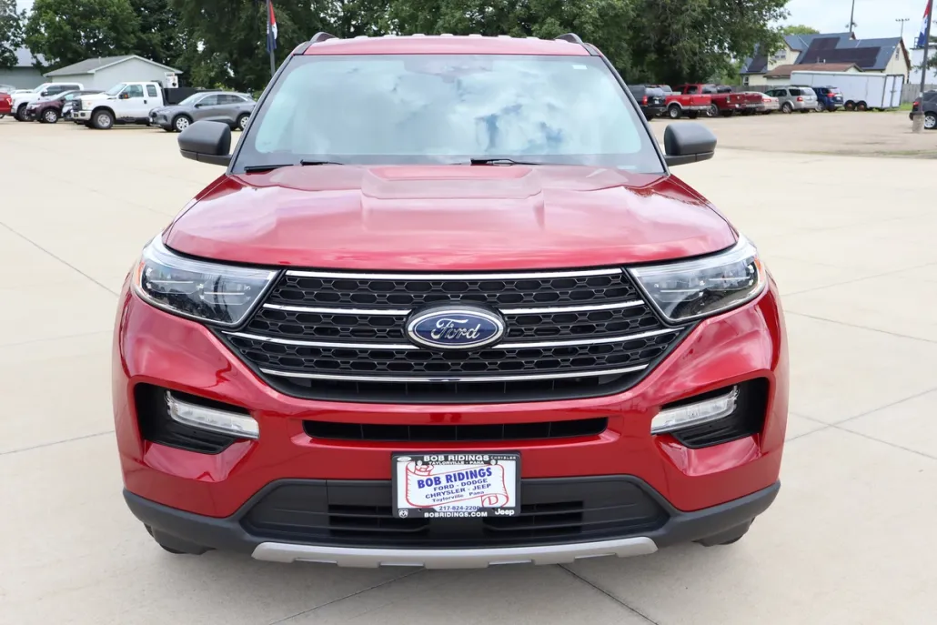 2023 Ford Explorer XLT photo 1