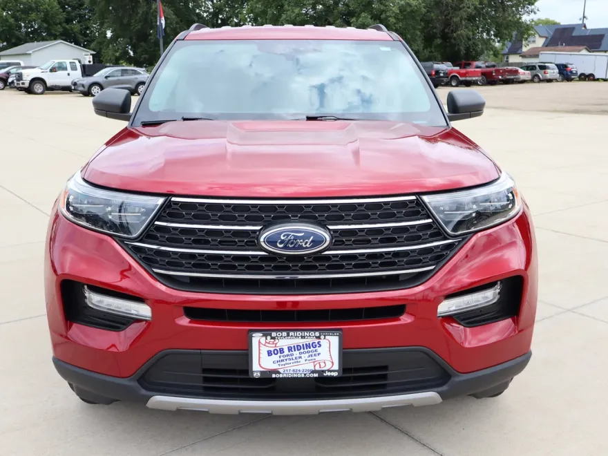 2023 Ford Explorer XLT photo 1