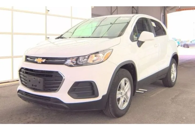 2022 Chevrolet Trax LS photo 1