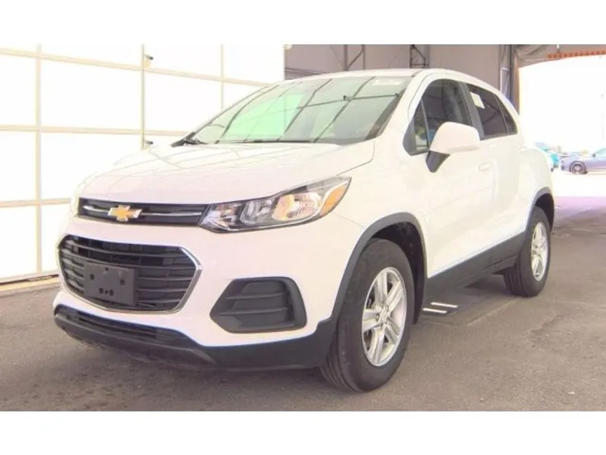 2022 Chevrolet Trax LS photo 1