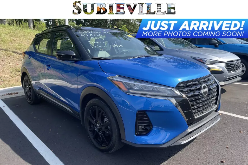 2023 Nissan Kicks SR photo 1