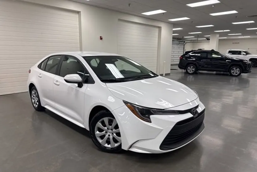 2024 Toyota Corolla LE photo 1
