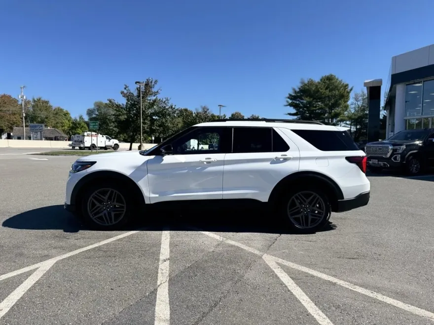 2025 Ford Explorer ST photo 1