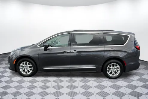 2020 Chrysler Pacifica Touring L photo 2