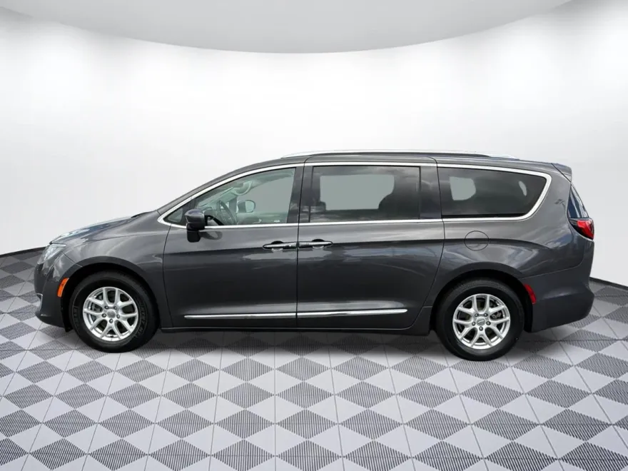 2020 Chrysler Pacifica Touring L photo 2