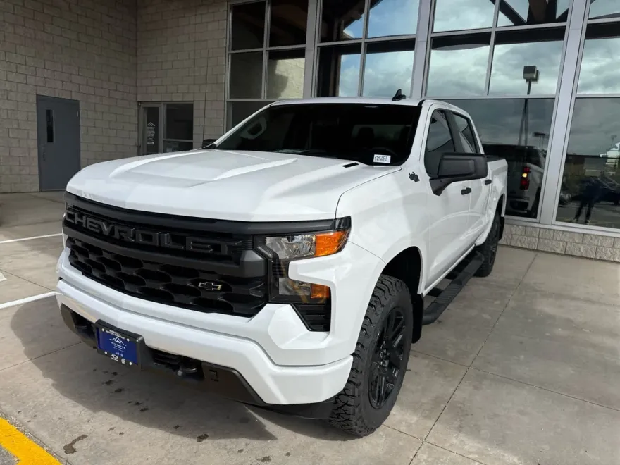 2025 Chevrolet Silverado 1500 Custom photo 1