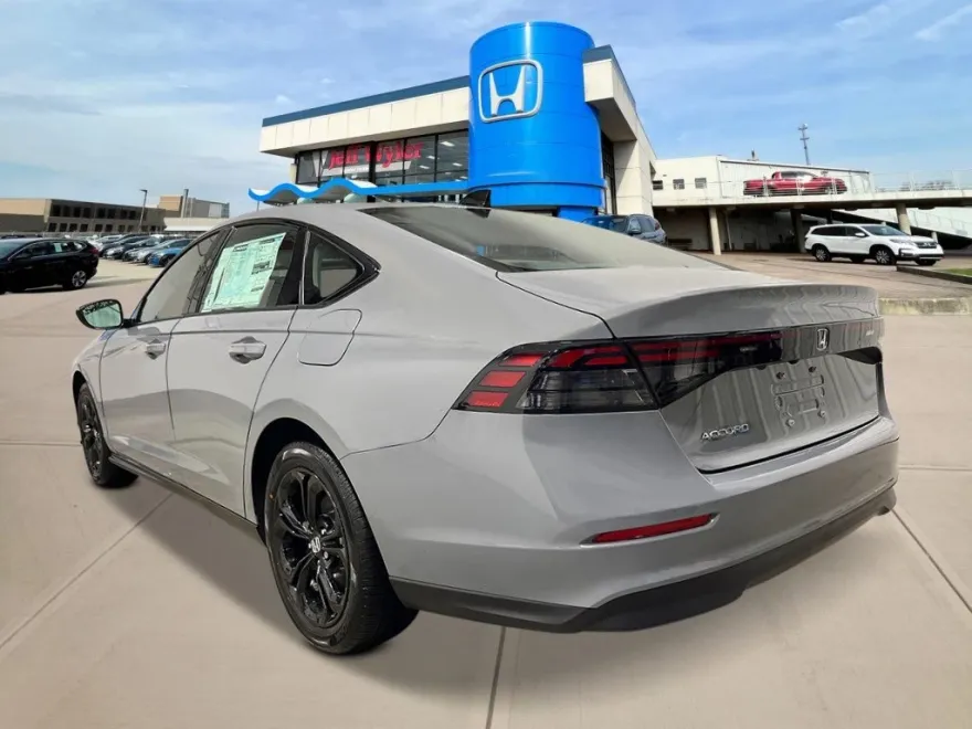 2025 Honda Accord SE photo 1