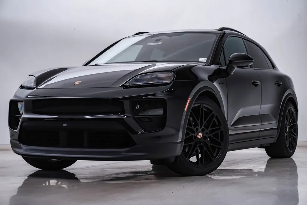2025 Porsche Macan 4 Electric photo 1